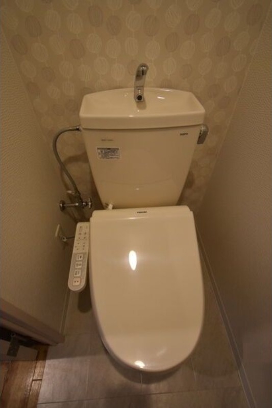 地下鉄南北線 平岸駅 徒歩5分 4階建 築7年のトイレ写真
