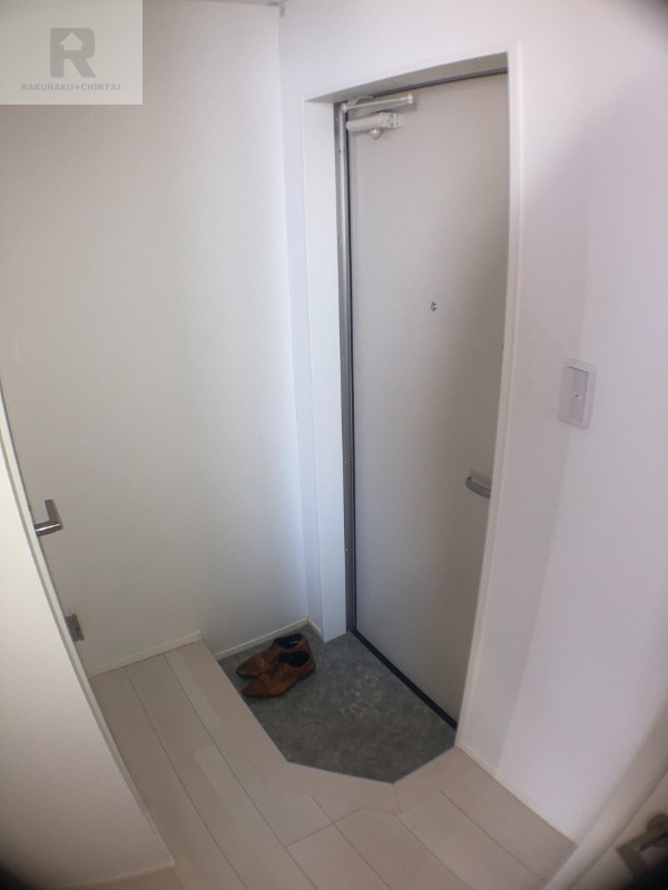 玄関　同タイプ別部屋の写真です。