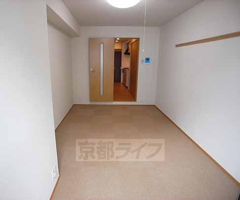 居室・リビング　北向きのお部屋は楽器演奏可能のお部屋です