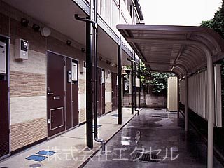 【東村山市廻田町のアパートのエントランス】