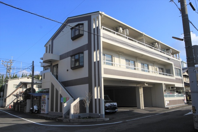 松山市清水町のマンションの建物外観