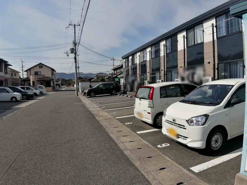 【レオパレスゼストの駐車場】