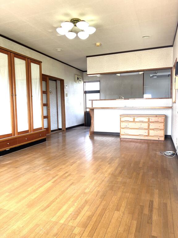 服部戸建 物件♪の居間写真