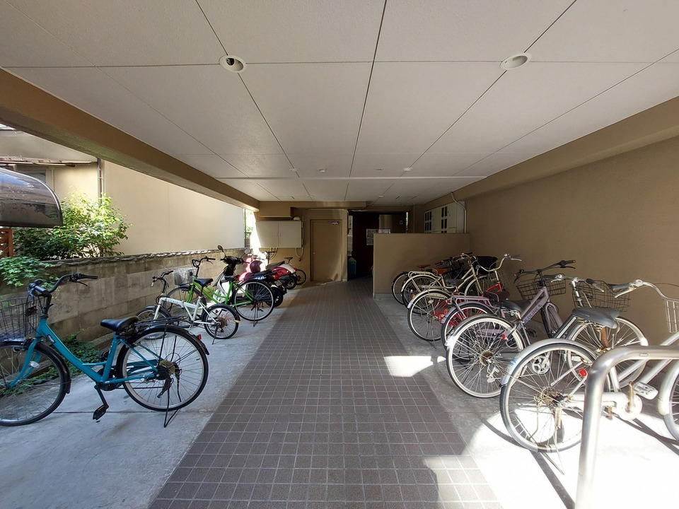 【松山市味酒町のマンションの駐車場】