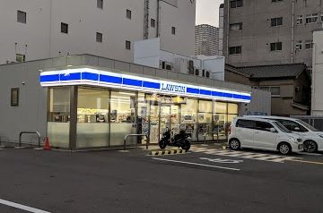 【大阪市西区立売堀のマンションのコンビニ】