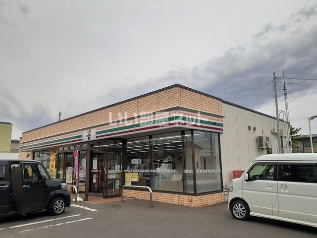 【青森市新田のアパートのコンビニ】