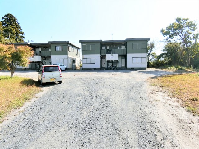 【長生郡長生村七井土のアパートの駐車場】