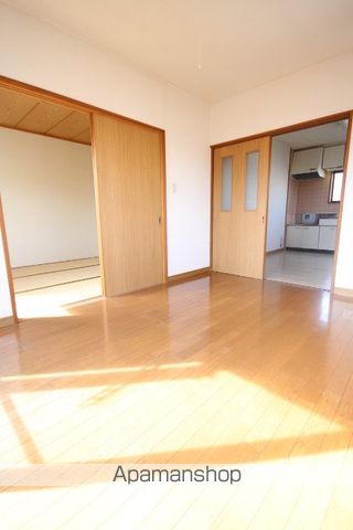 メゾンKMの居間写真