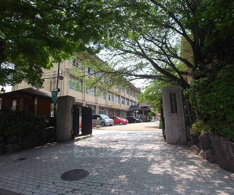 【グリーンヒル嵐山の小学校】