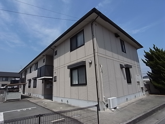 三木市大村のアパートの建物外観