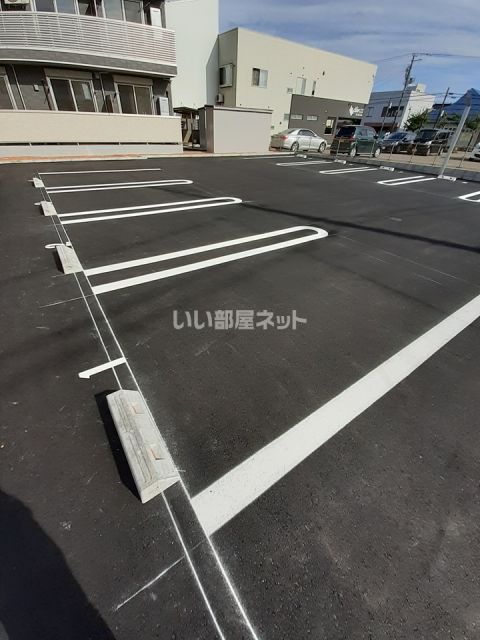 【アクシス西本町の駐車場】