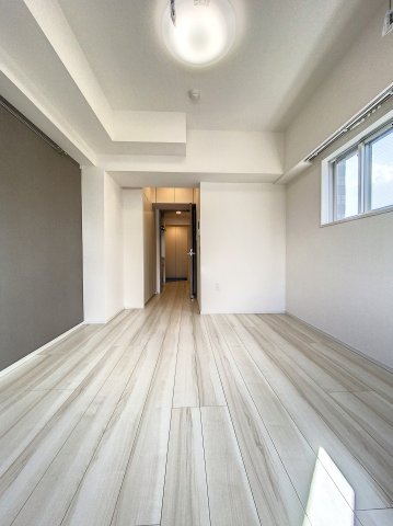 その他部屋・スペース　清潔感あふれるフローリングを使用した居室です（反転）