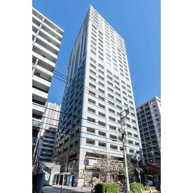 ルネ新宿御苑タワーの建物外観