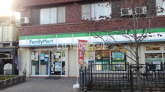 コンビニ　ファミリーマート茨木舟木町店（コンビニ）まで594m