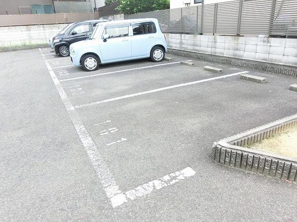 駐車場　敷地内駐車場！