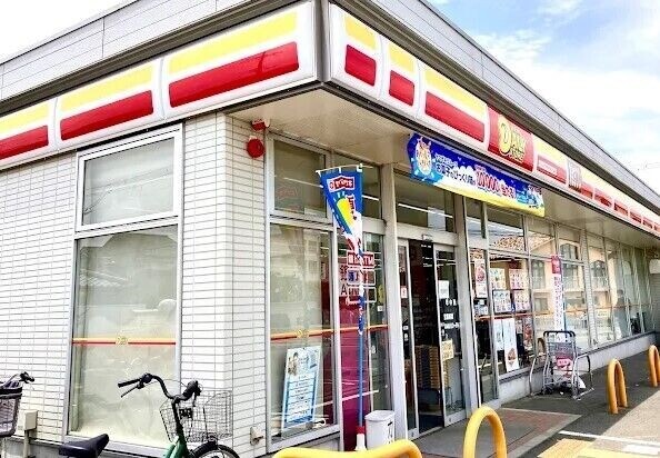 コンビニ　ニューヤマザキデイリーストア堺草尾店（コンビニ）まで770m