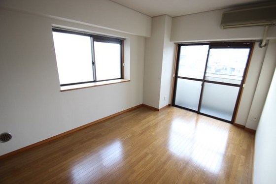 居室・リビング　※別室の写真です