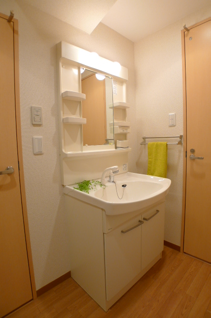 洗面設備　人気の独立洗面台、朝・晩のお手入れはココで決まり