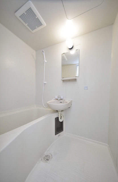 バス・シャワールーム　清潔感のあるお風呂です♪