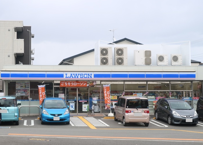 コンビニ　ローソン 神戸大町二丁目店（コンビニ）まで118m