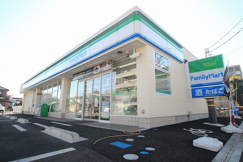 コンビニ　ファミリーマート（コンビニ）まで396m