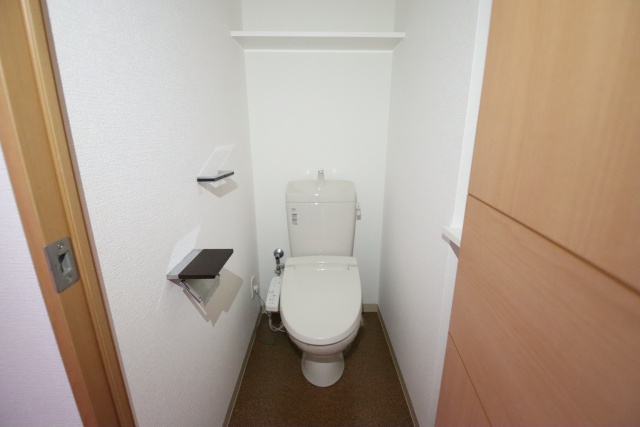 トイレ　※別室の参考写真の為、現況優先です。