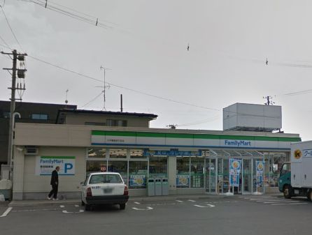 コンビニ　ファミリーマート八戸類家四丁目店（コンビニ）まで272m