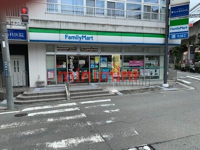 コンビニ　ファミリーマート茨木竹橋町店（コンビニ）まで689m