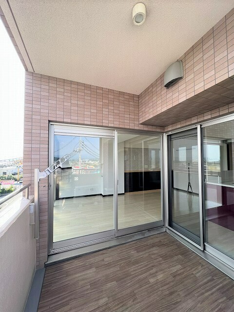 バルコニー　南向き・角部屋で日当り・風通し良好です！