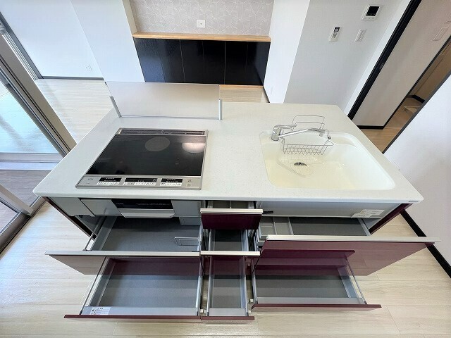 キッチン　収納キャビネット充実！