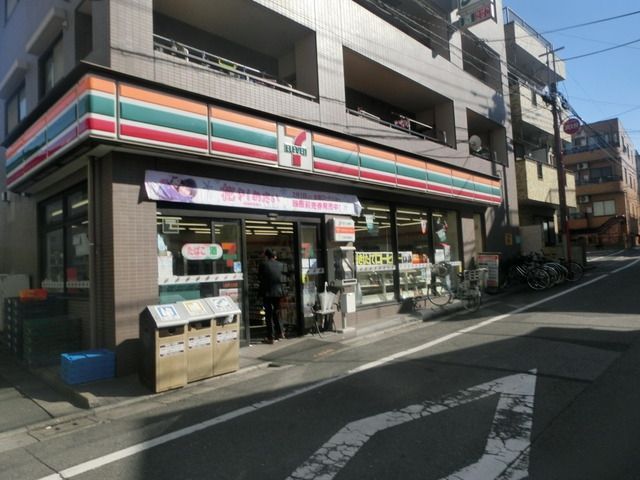 コンビニ　セブンイレブン（コンビニ）まで153m