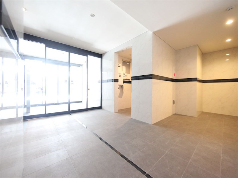 エントランス　エントランス　オートロック　宅配ＢＯＸ　防犯カメラ付