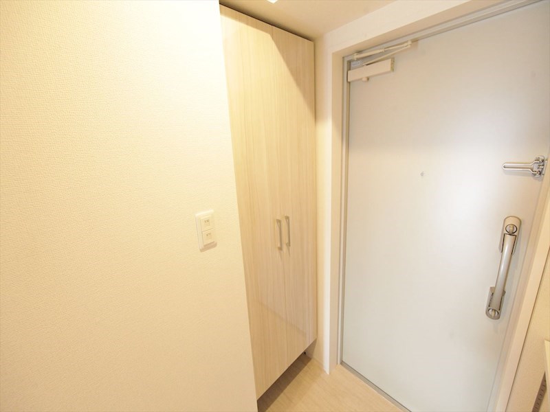 玄関　玄関　シューズボックス付（収納充実してます）