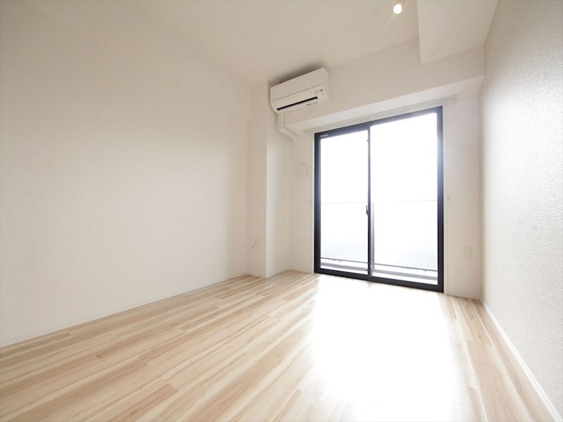 バルコニー　洋室7.4帖　エアコン完備　南面バルコニー