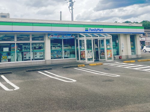 コンビニ　ファミリーマートさつま旭町店（コンビニ）まで1742m