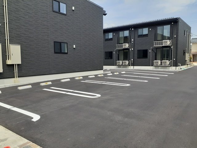 駐車場　駐車場に車を止められます