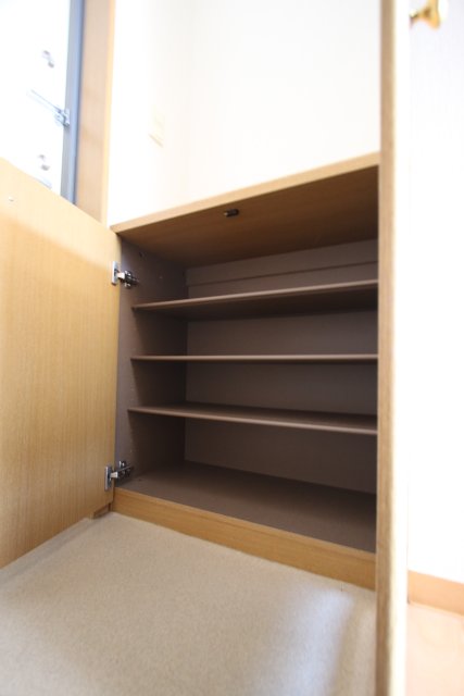 収納　同物件別号室のものです。