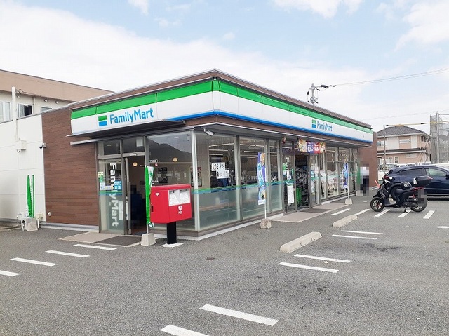 コンビニ　ファミリーマート熊本野口店（コンビニ）まで800m