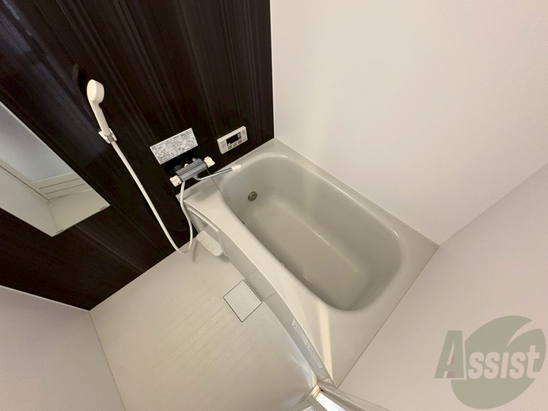 バス・シャワールーム　お風呂になります。一日の疲れを癒してくださいね。