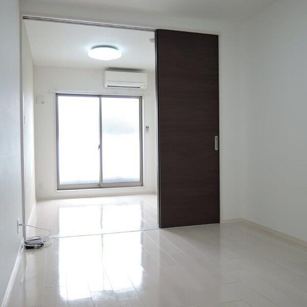 居室・リビング　別部屋の参考写真です。