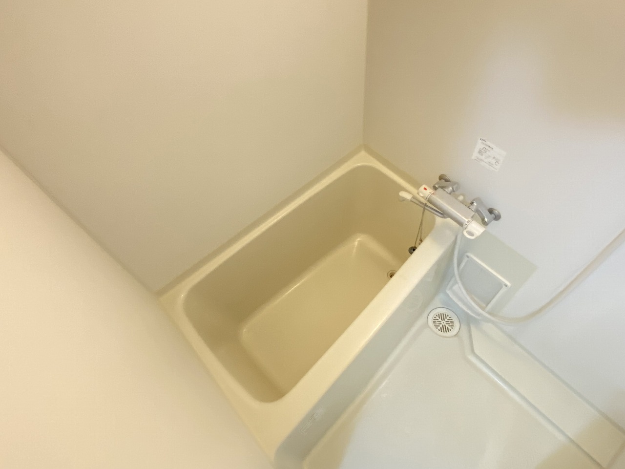 バス・シャワールーム　落ち着いた空間のお風呂です