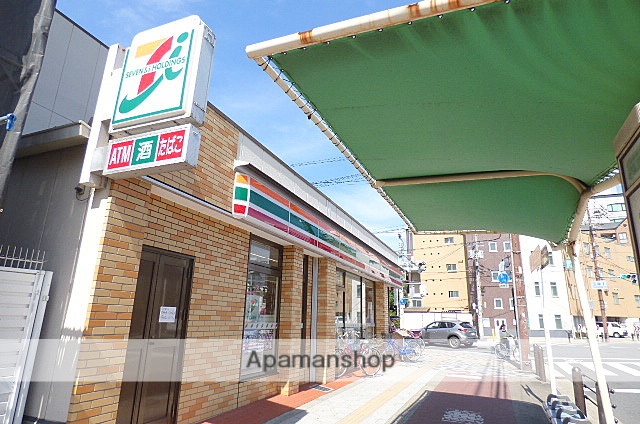 コンビニ　セブンイレブン（コンビニ）まで132m