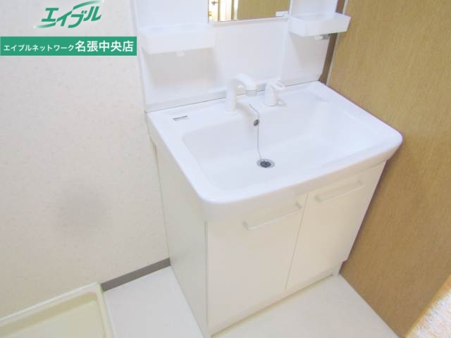 洗面設備　写真は同物件・別室の写真です。