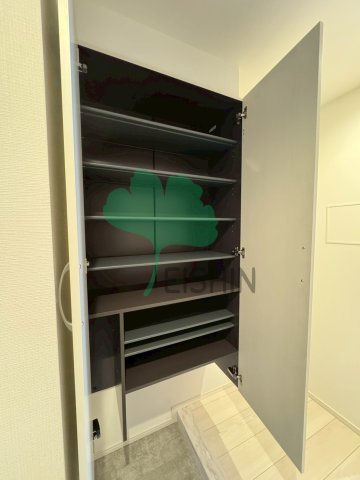 玄関　下駄箱もしっかりついてます！