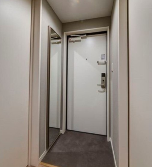 玄関　別部屋参照写真