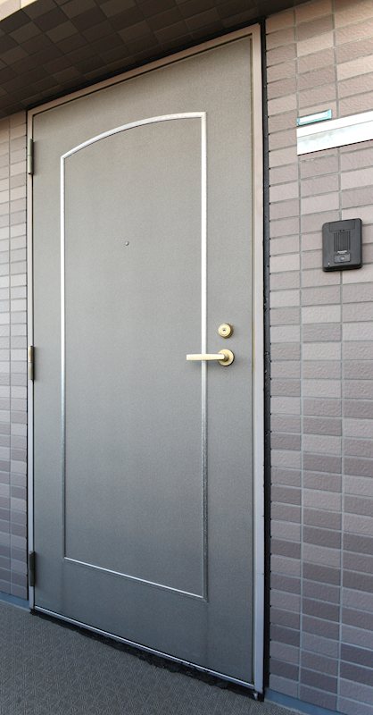 玄関　分譲マンション仕様な玄関扉。