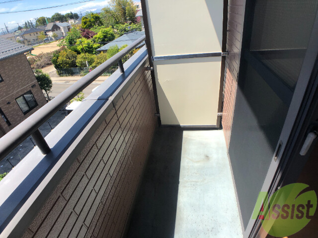 バルコニー　広いバルコニーです。洗濯物が干しやすいですね。