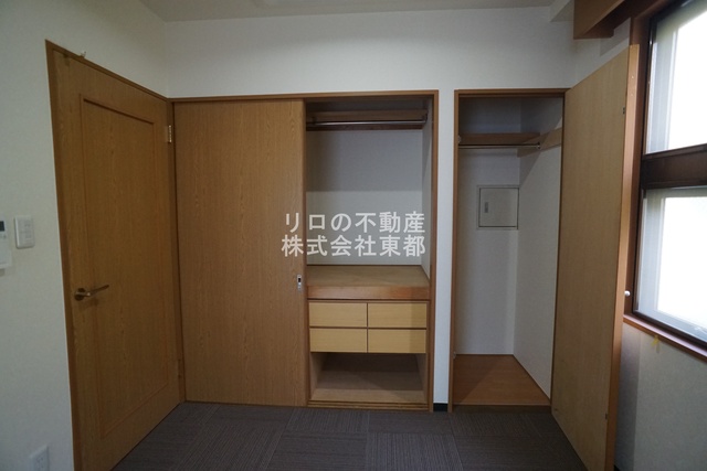 収納　押入れタイプは奥行がある収納力！