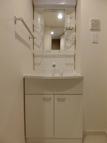 洗面設備　コンパクトで使いやすい洗面所