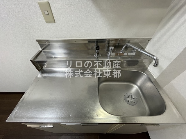 キッチン　便利なガスコンロ設置可能なキッチンです♪収納もあります！